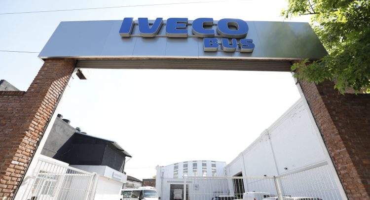 OVERBUS se convierte en el primer concesionario de IVECO BUS en Argentina