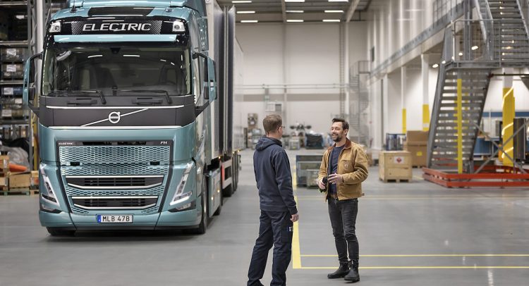 Volvo Trucks ofrece mayor productividad con la formación para conductores
