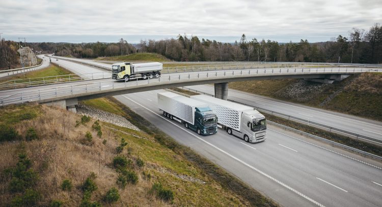 Volvo Trucks mejora la eficiencia del combustible y el rendimiento de sus cadenas cinemáticas para transporte pesado