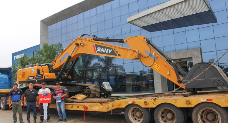 Grupo Timbo entregó una excavadora Sany SY215C a Admirable S.A.