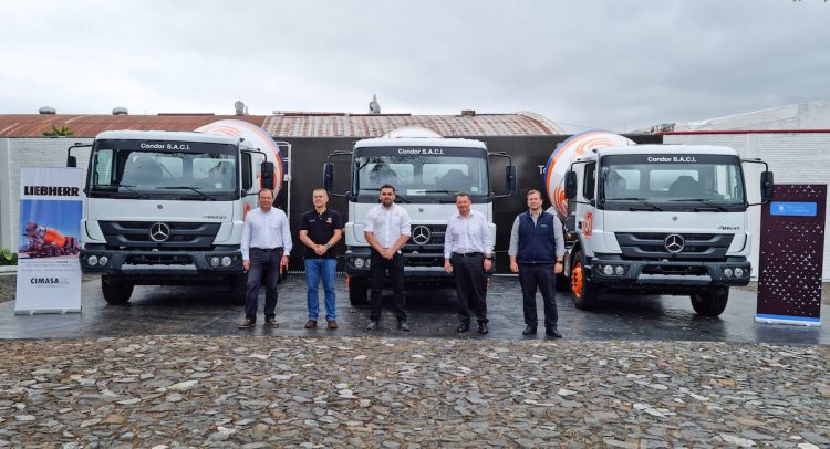 Grupo Condor entregó 3 camiones Mercedes-Benz Atego 2730B a la empresa Cielo Azul