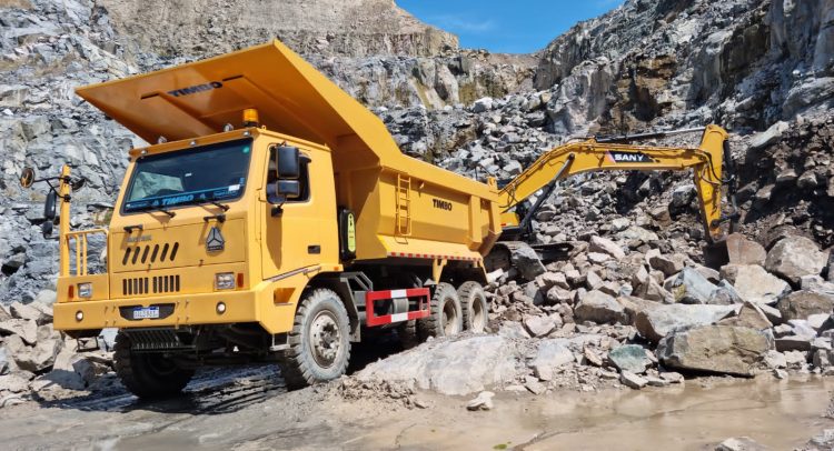 TIMBO realizó la demostración del camión SINOTRUK 90T Minero y de excavadoras SANY