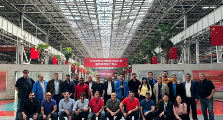 Concluyó el viaje a las fábricas de SANY y Sinotruk en China