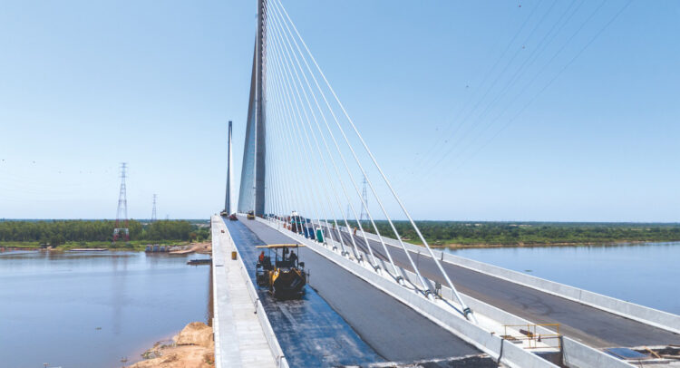 Puente Héroes del Chaco en plena etapa finalización