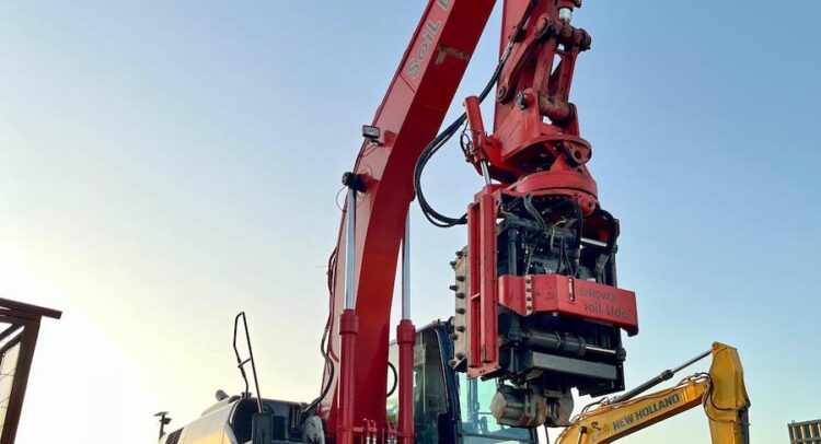 Se emplea la excavadora Link-Belt en una novedosa operación de encofrado en excavaciones en Chile