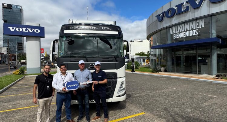 Grupo Rieder entregó un nuevo camión Volvo FM 440 6X2 a la Cooperativa Fernheim