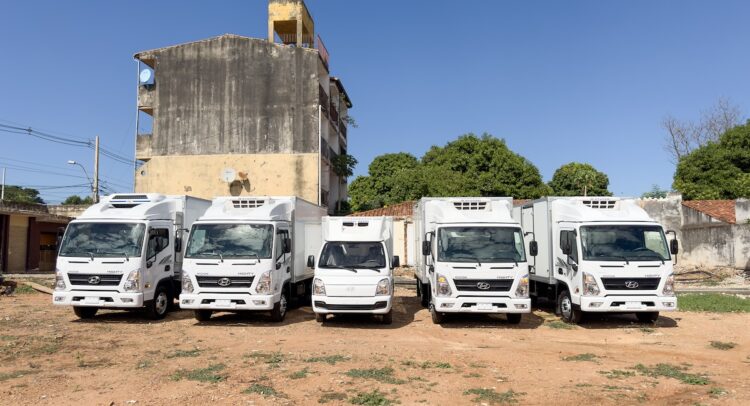 AUTOMOTOR entregó 5 camiones HYUNDAI refrigerados a Productos Edward S.A.
