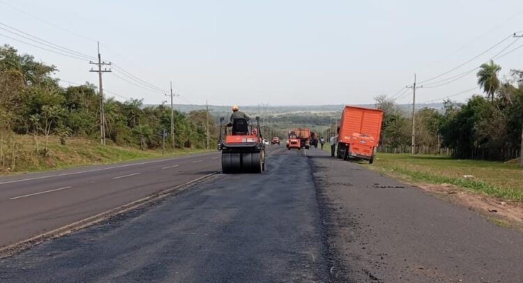 Bacheo en la Ruta PY03: reparaciones urgentes en Emboscada para evitar deterioros mayores