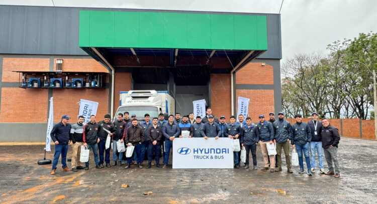 Hyundai Camiones & Buses realizó seminario de conducción para Cooperativa Colonias Unidas